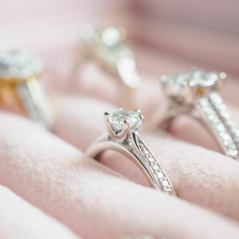 Comment choisir la bague de mariage pour une demande ? Tours