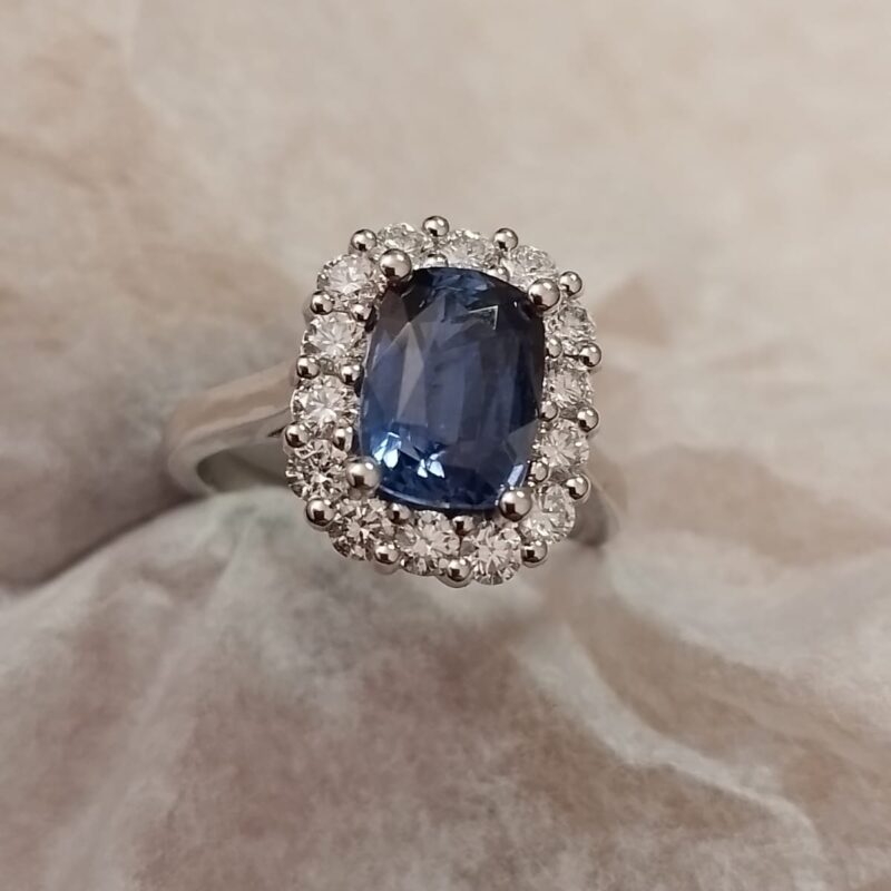 Comment choisir un bijou en pierre pr&eacute;cieuse pour un cadeau sp&eacute;cial ? Chambray-l&egrave;s-Tours